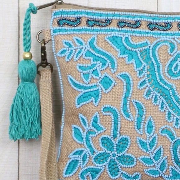 Last 1! 🌟HP 3/31🌟 Beaded Jute Clutch - Picture 3 of 3